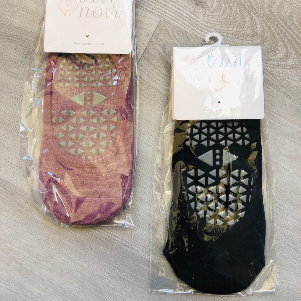 ✨Tavi Noir Grip Socks✨